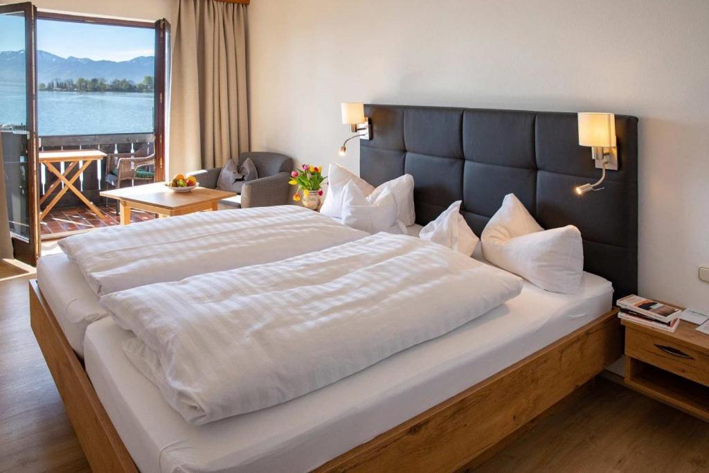 Gaestehaus Gruenaeugl Am See Gstadt am Chiemsee Dış mekan fotoğraf